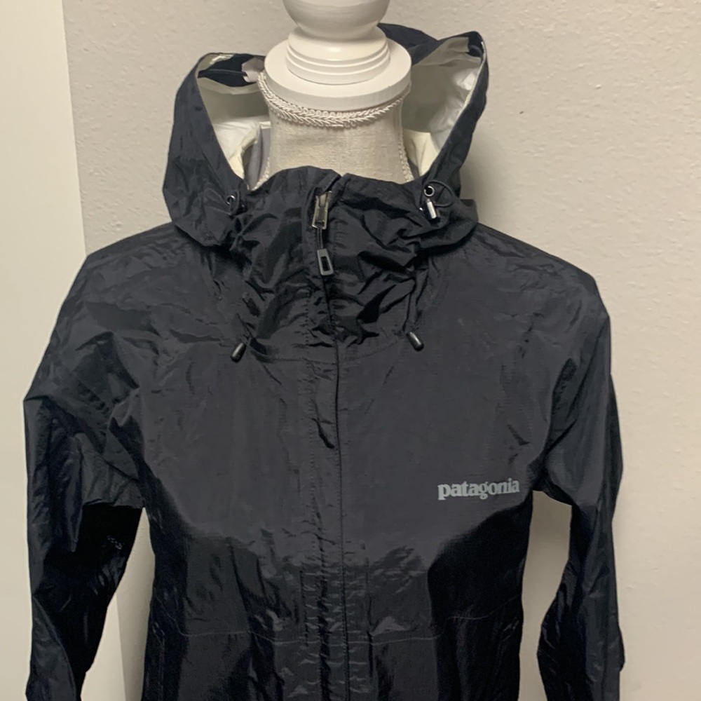 Patagonia Black Hooded Jacket - Picture 2 of 9